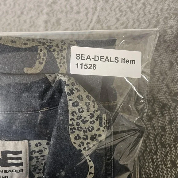 American Eagle Shirt Mens XS Blue Leopard Cheetah Button Front Short Sleeve - Picture 7 of 7